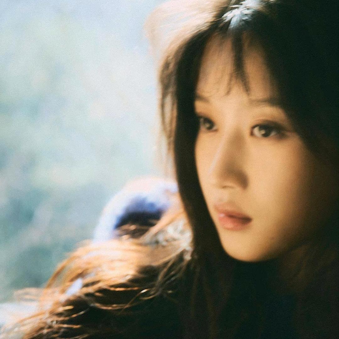 深情的高冷美女