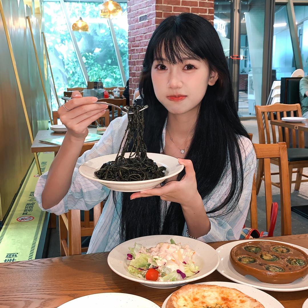 小绮吃不饱