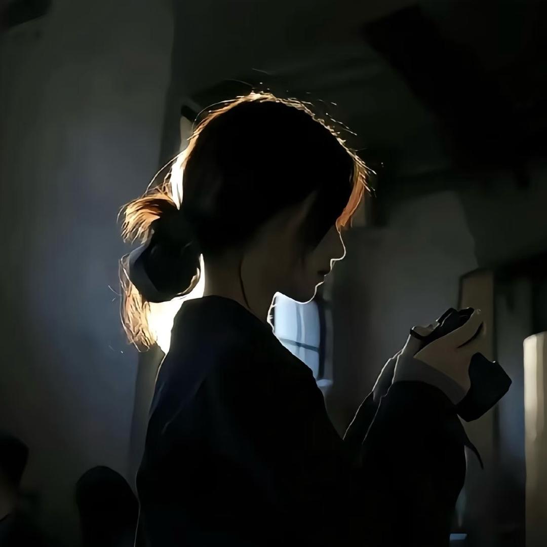 言灿灿（有事弹语音）