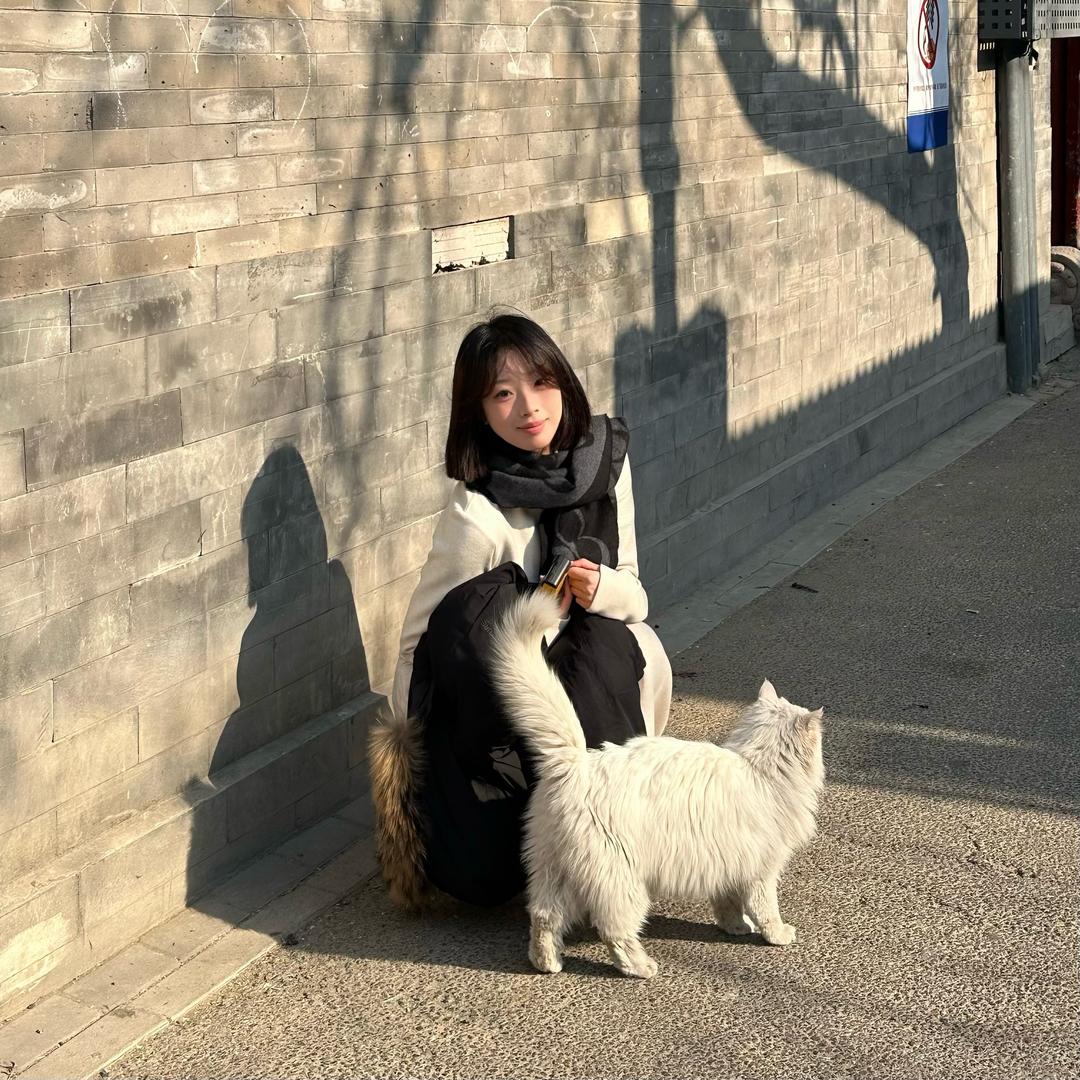 青