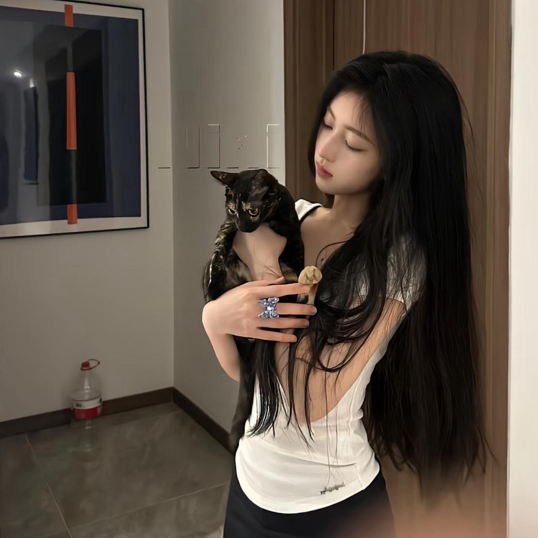 悲伤𝙠𝙞𝙩𝙩𝙮猫