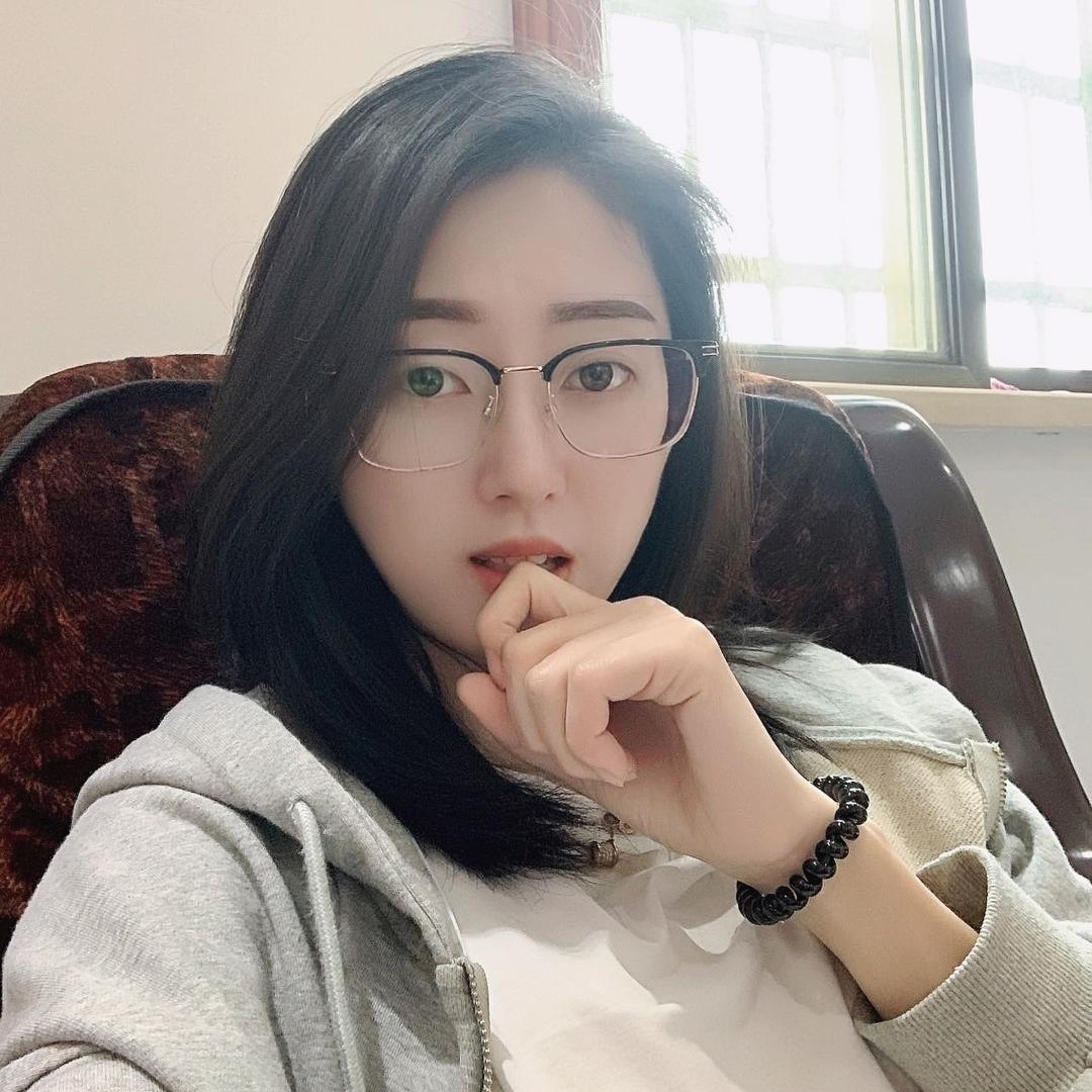 安静的娜