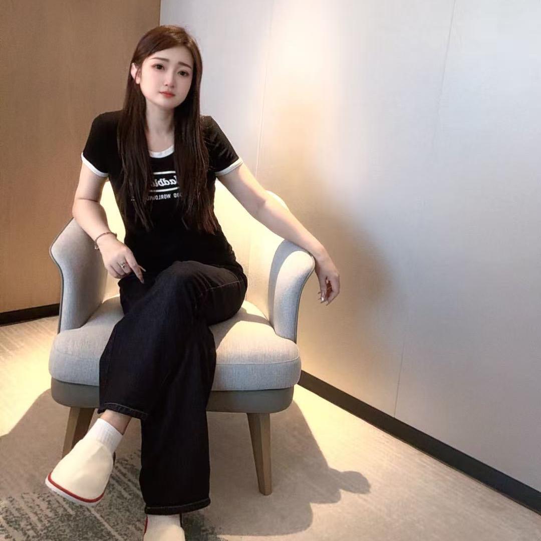 小妍跑不快、