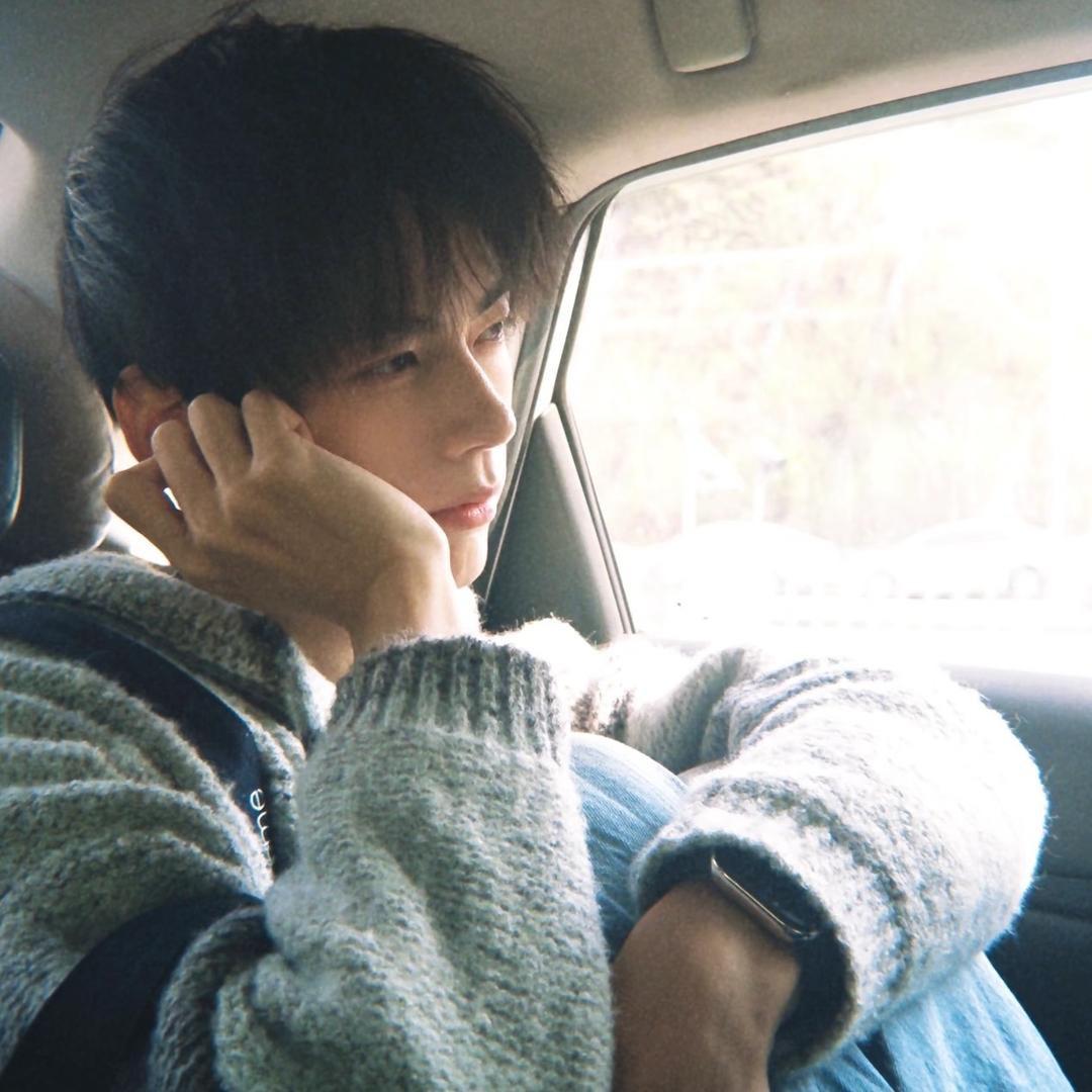 笨蛋总是流眼泪