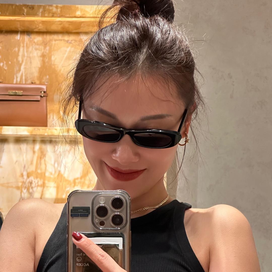 吴茜妮女装甄选