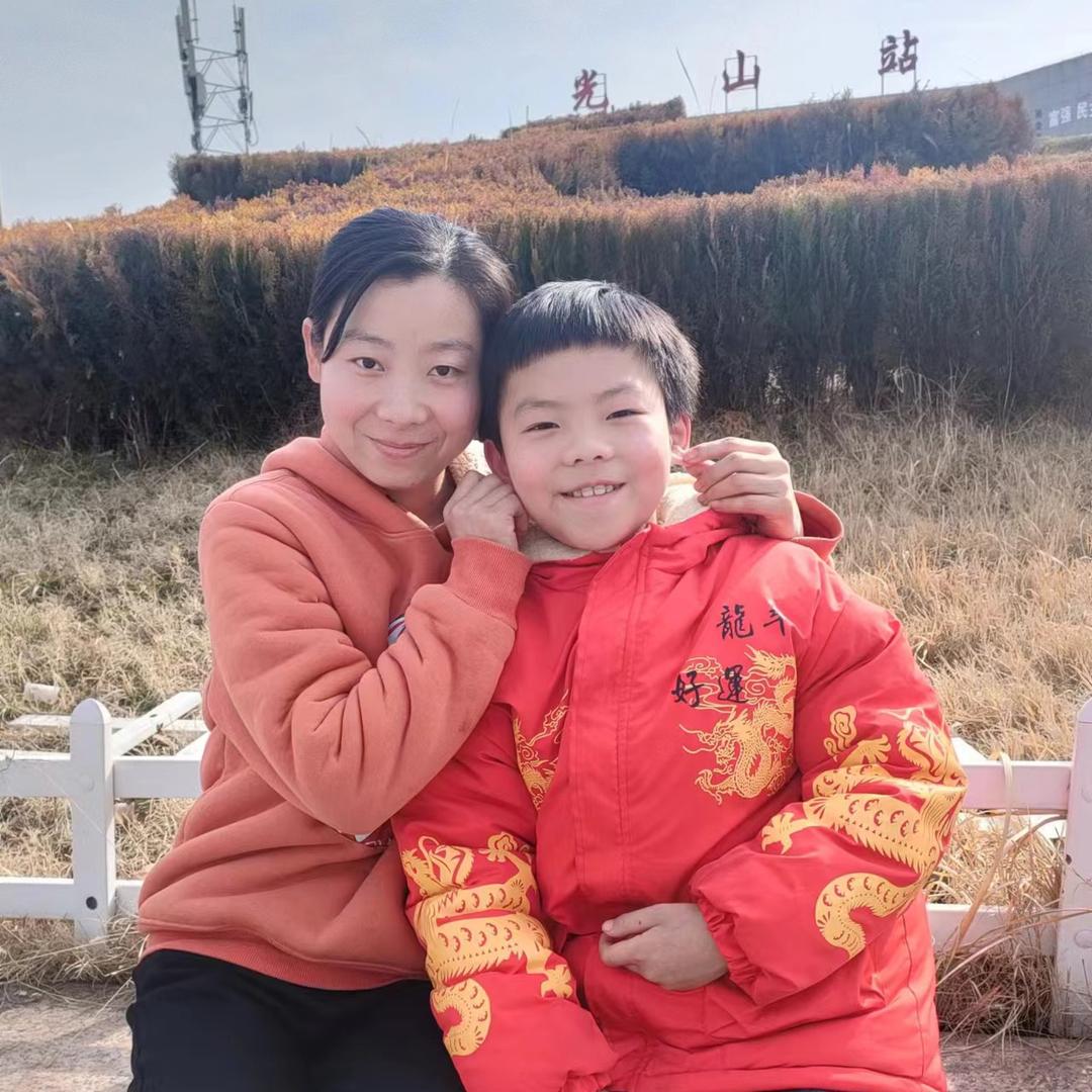 莹莹老师也是妈