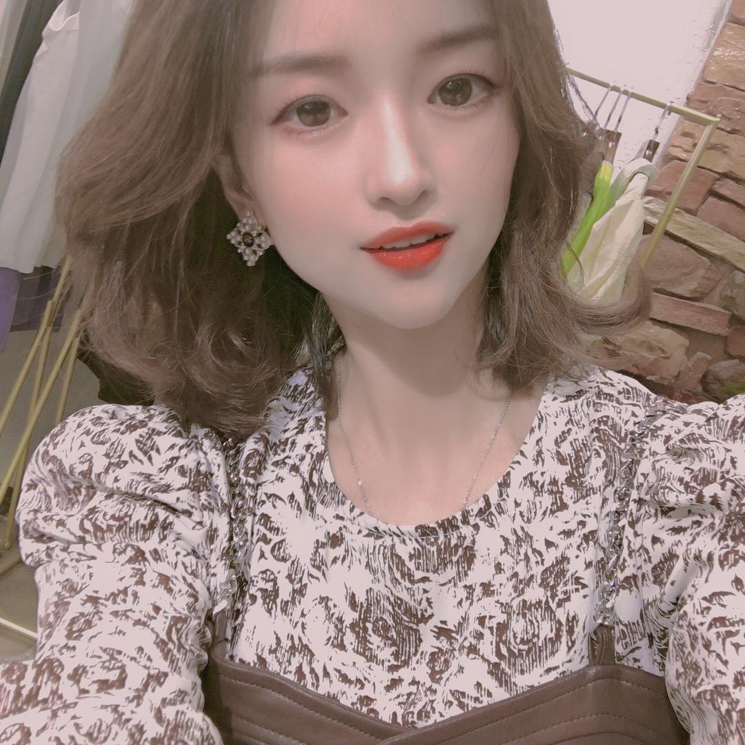 界首迪薇娜服装店