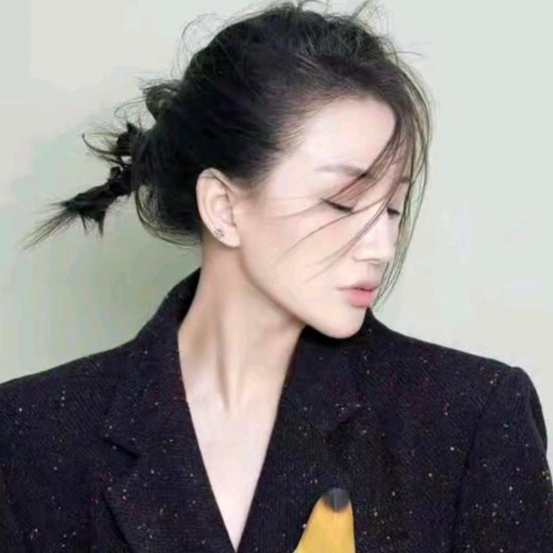 洛哥（轻奢穿搭）