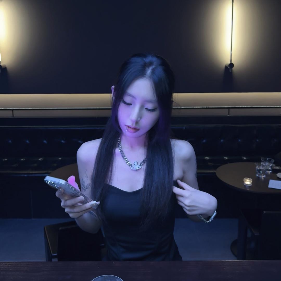 潏潏