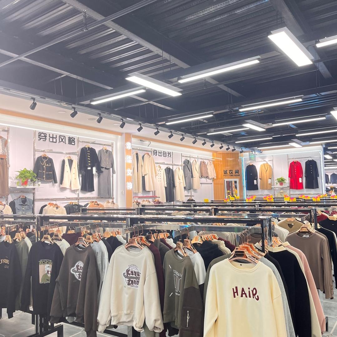 太清宫生活购物广场百家福鞋服