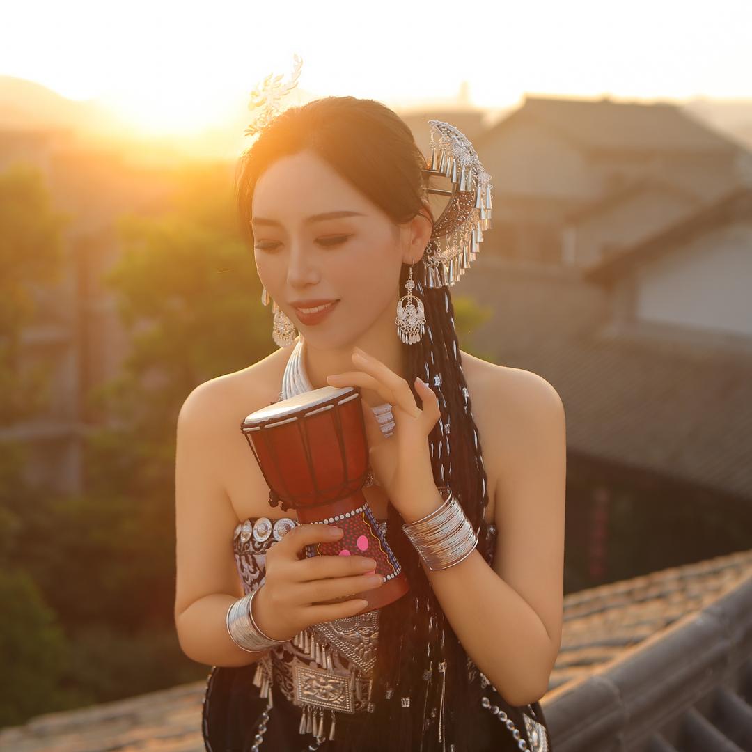 吉汇·文博府任荣荣