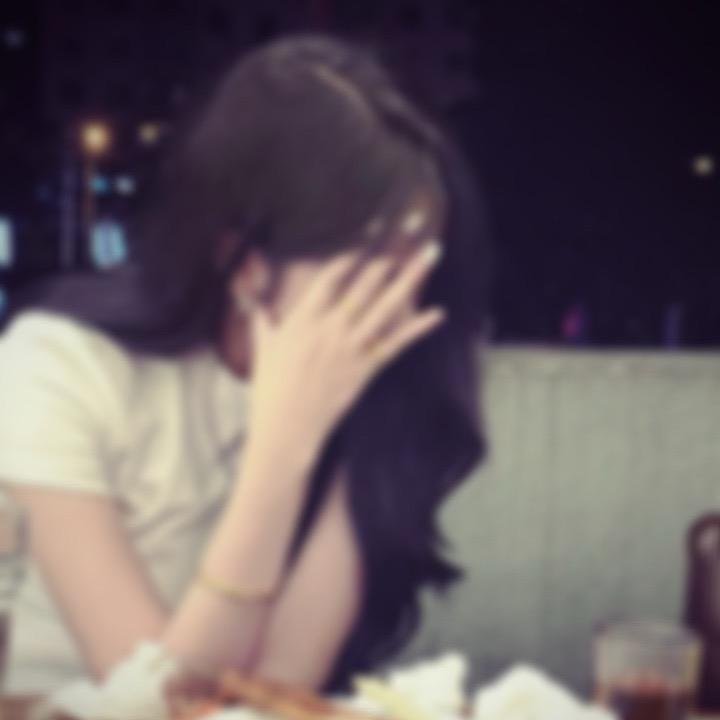 V、