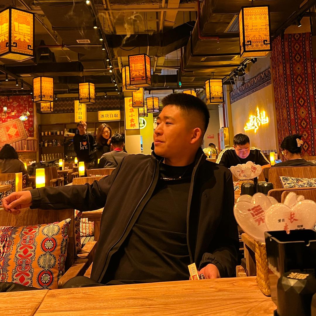 德彪来了.