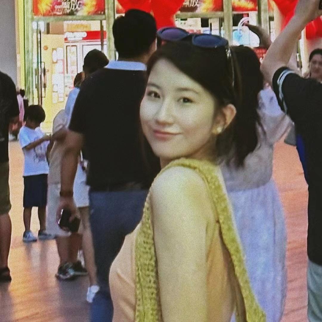 甄真.