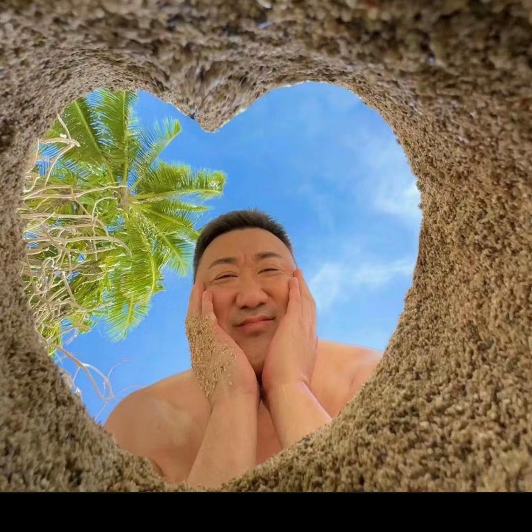 这个男人叫小帅.