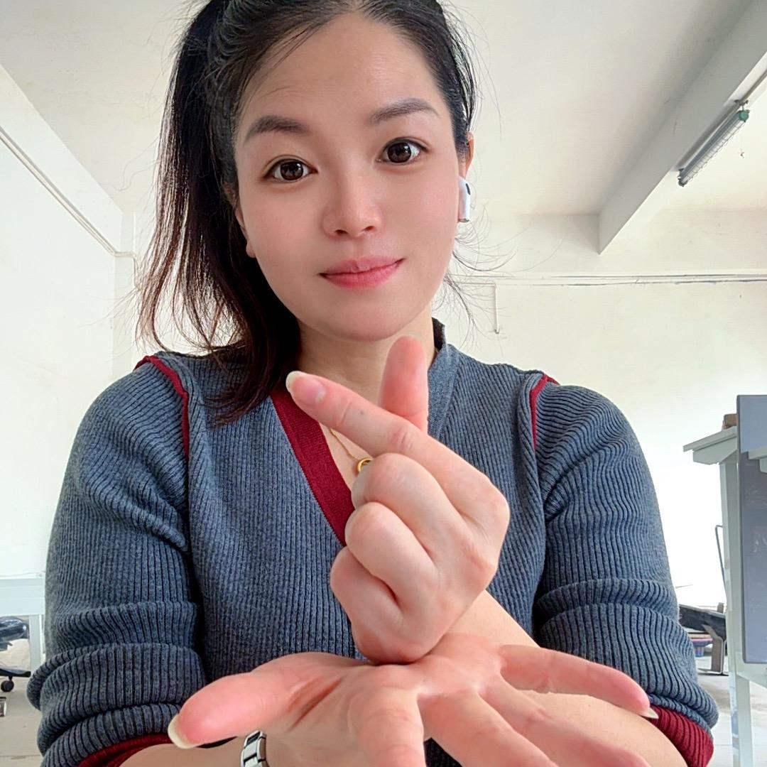 凤舞☂️小妮(21:10开播)