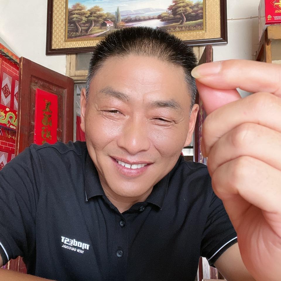 龙宝田。  飞龙乐队