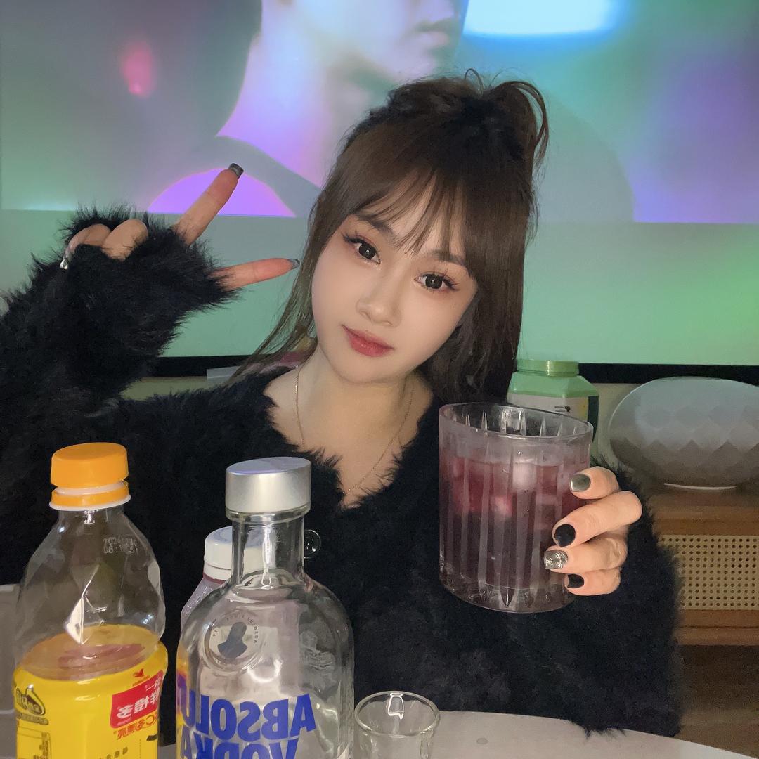 荟蓉爱喝酒