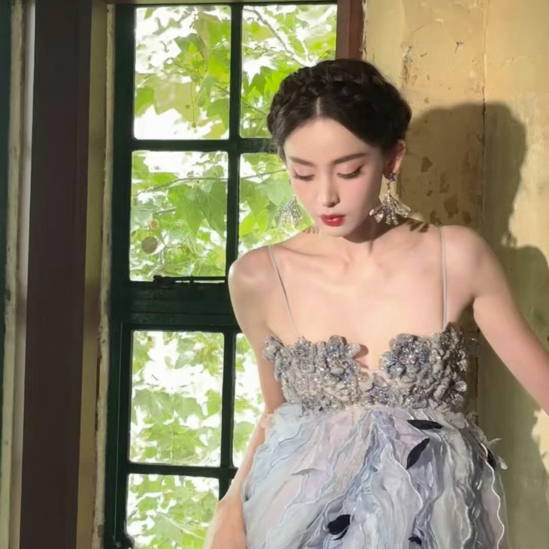 窗口的山芋花