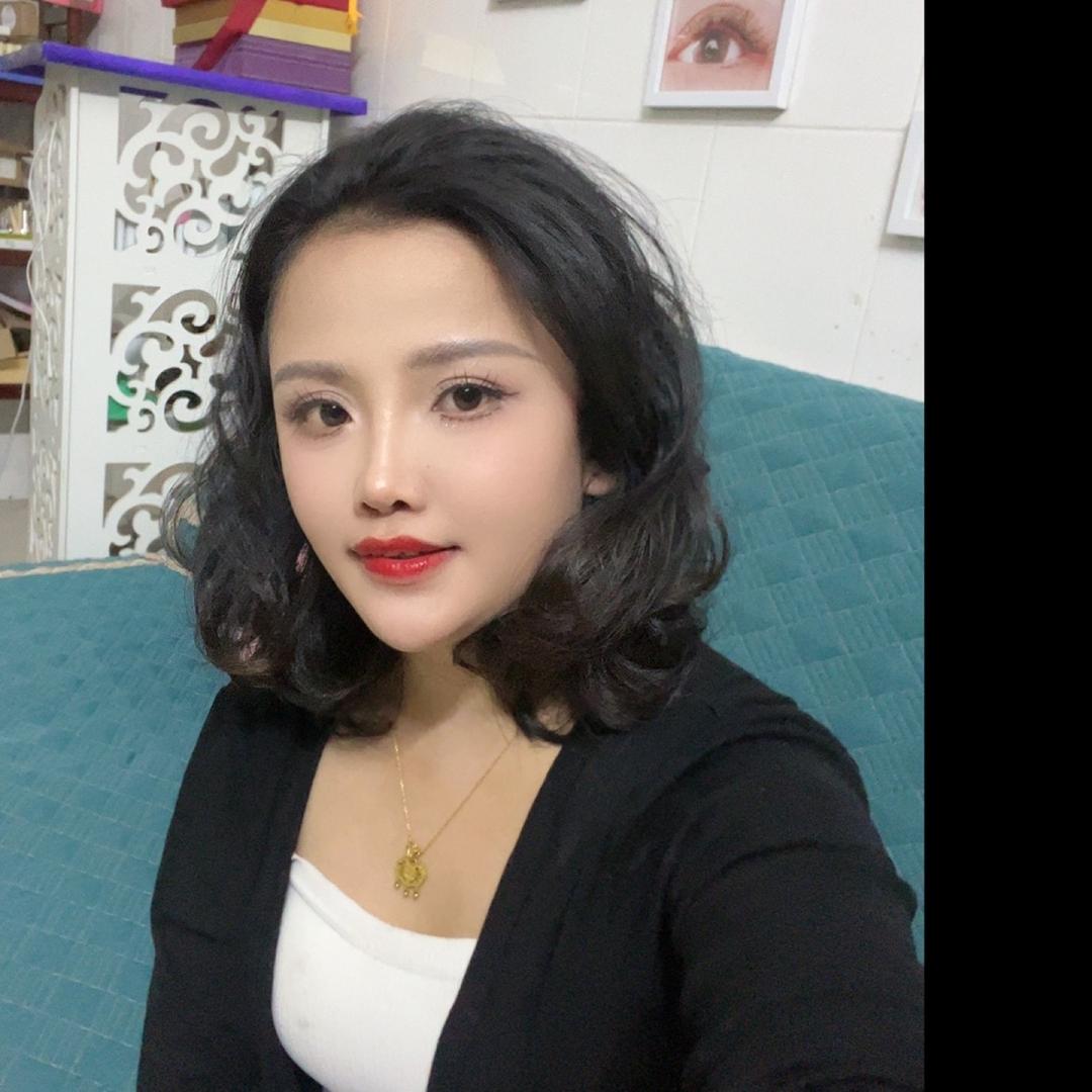美容师化妆师苗苗
