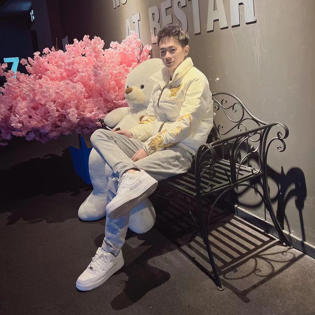 一个很酷的男孩