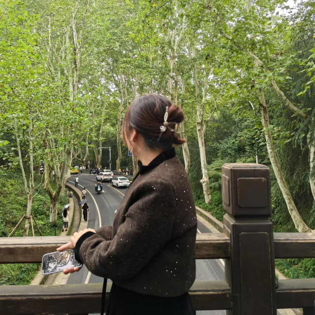 我是小米朵朵朵吖