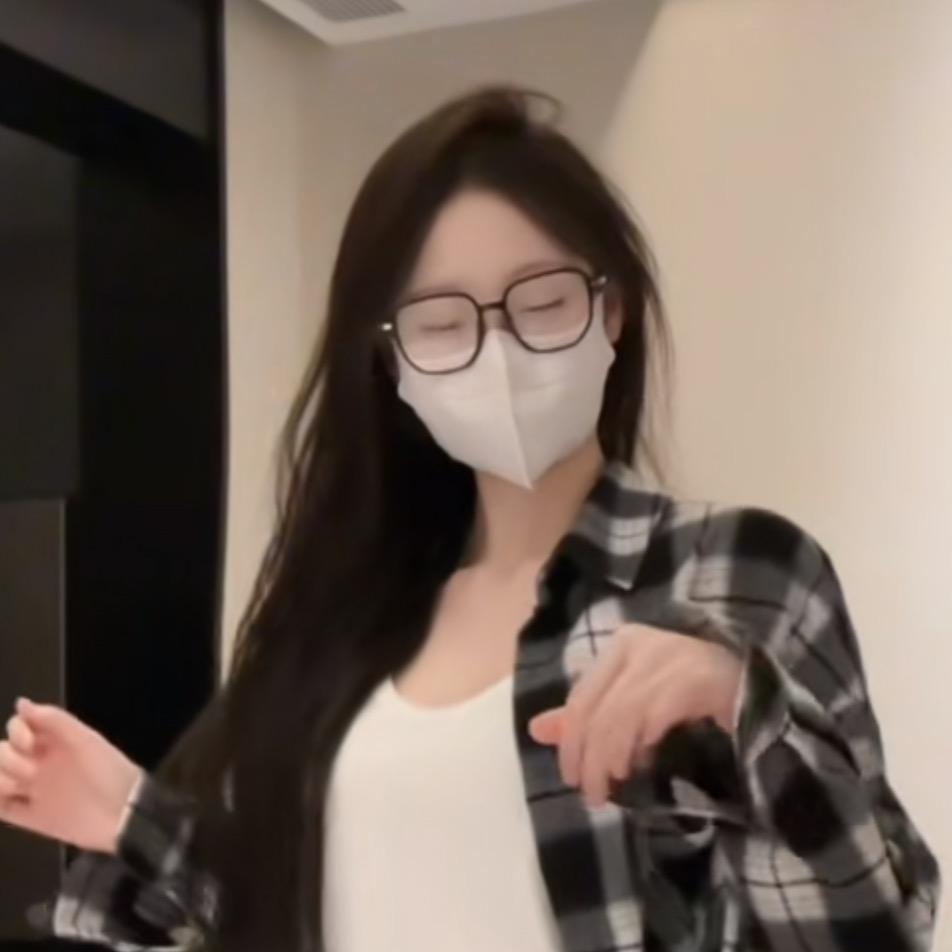 秋刀鱼怀里的🐱