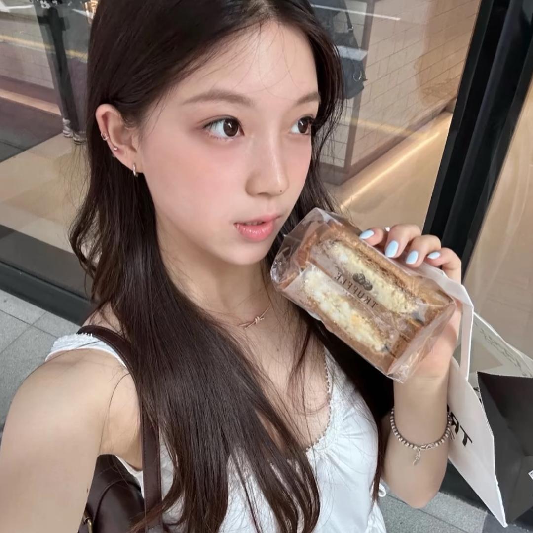 小怡.