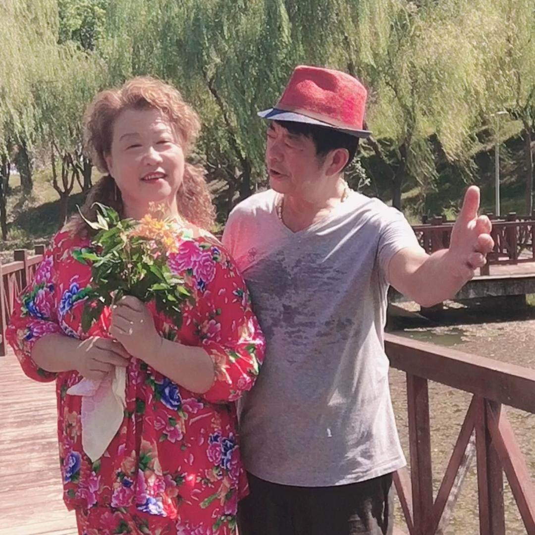 不服老的搞怪大妈