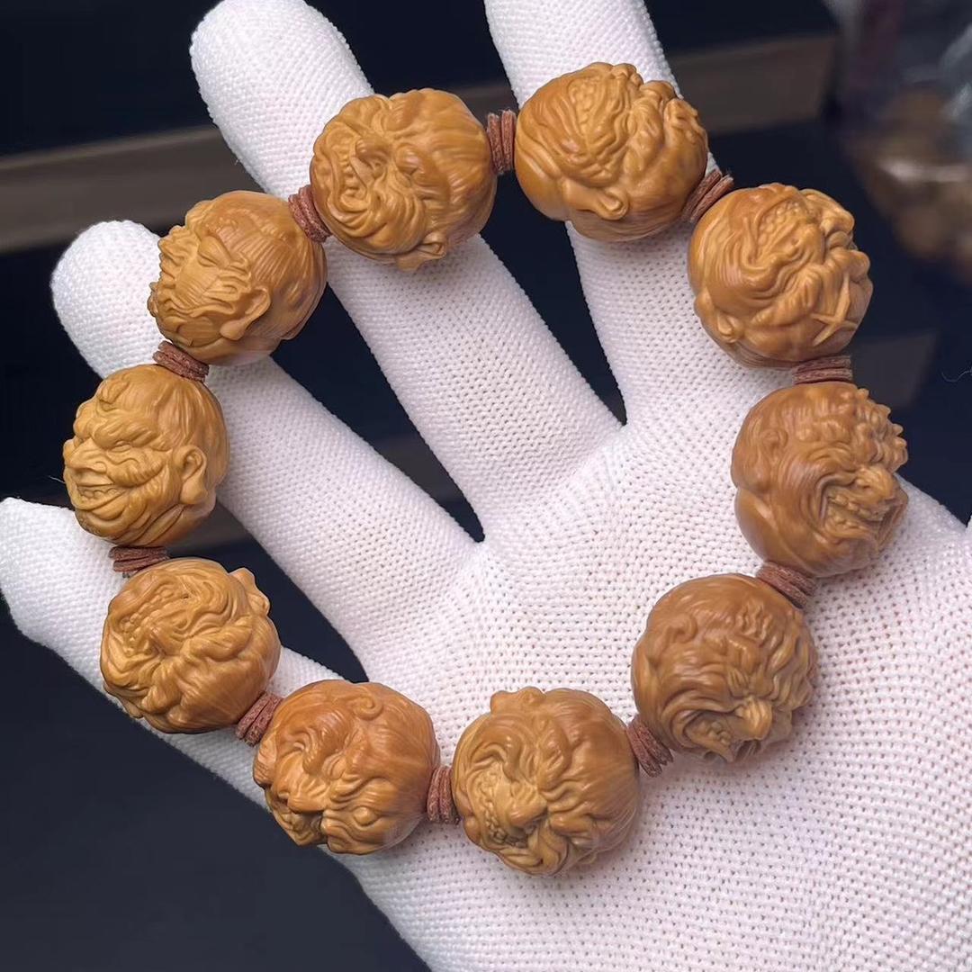 铁核核雕搬运工