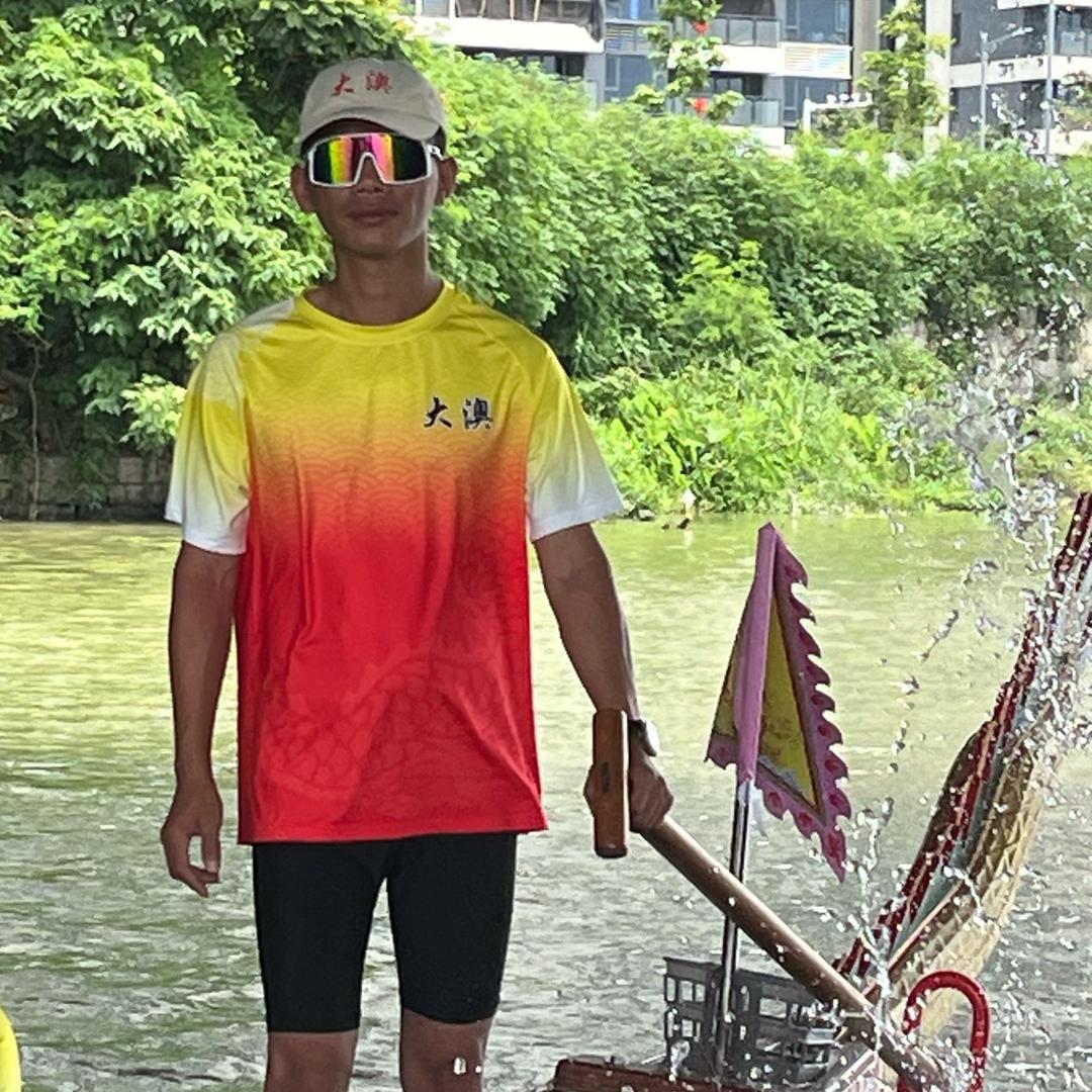 小郑不会划船