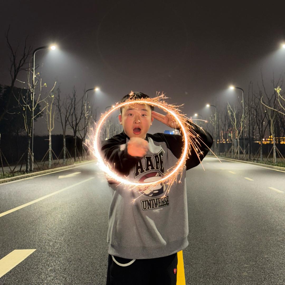 东吃西玩的小马