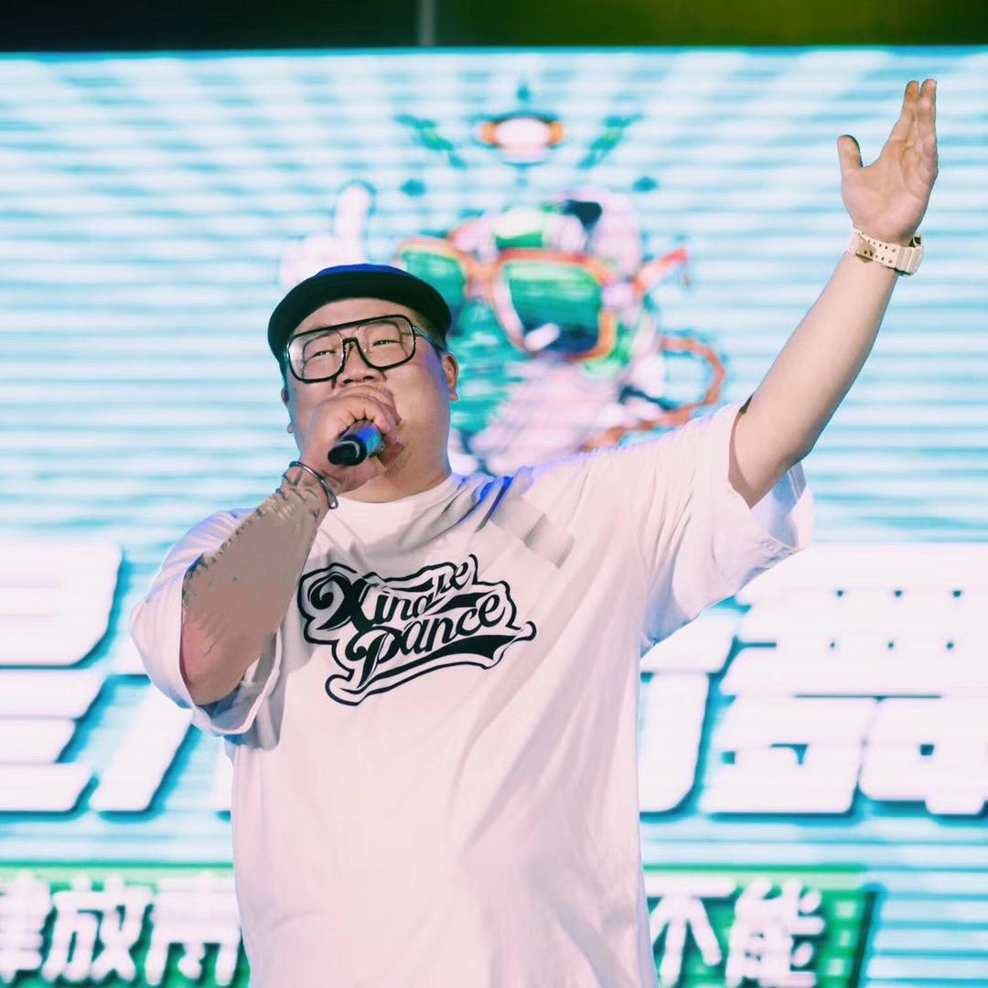 能吃会跳的小猪
