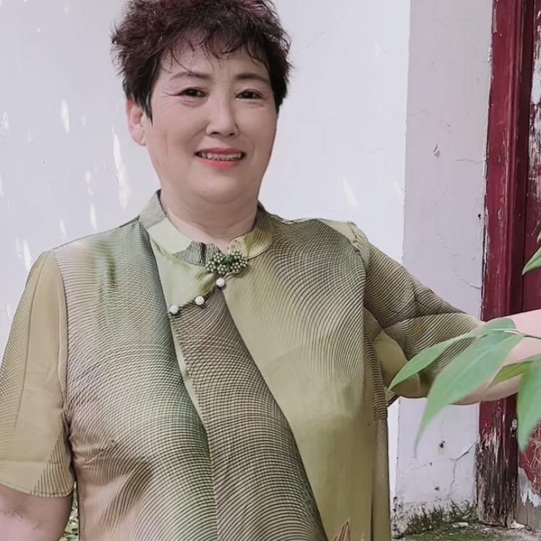 鸿锦来女装