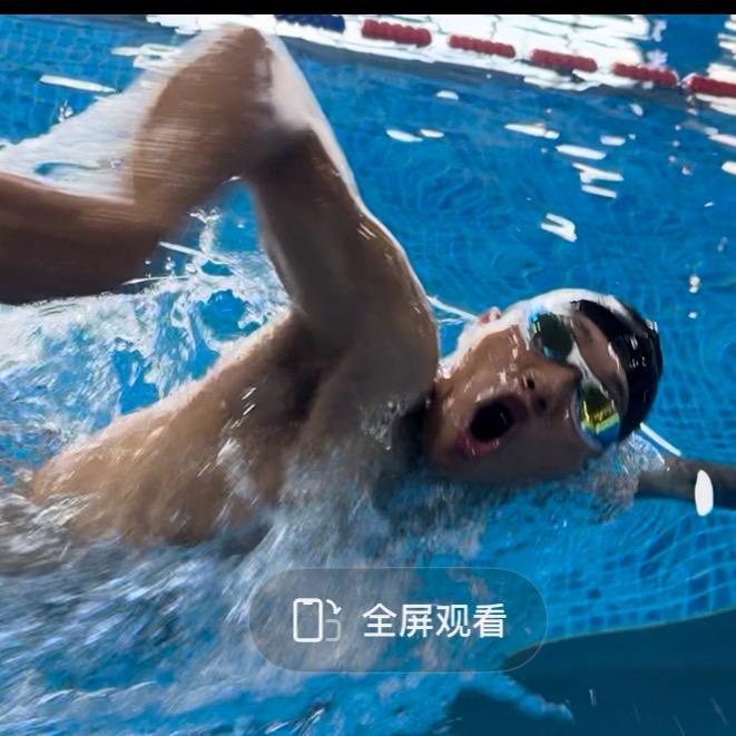 小麻在昆明教游泳🏊