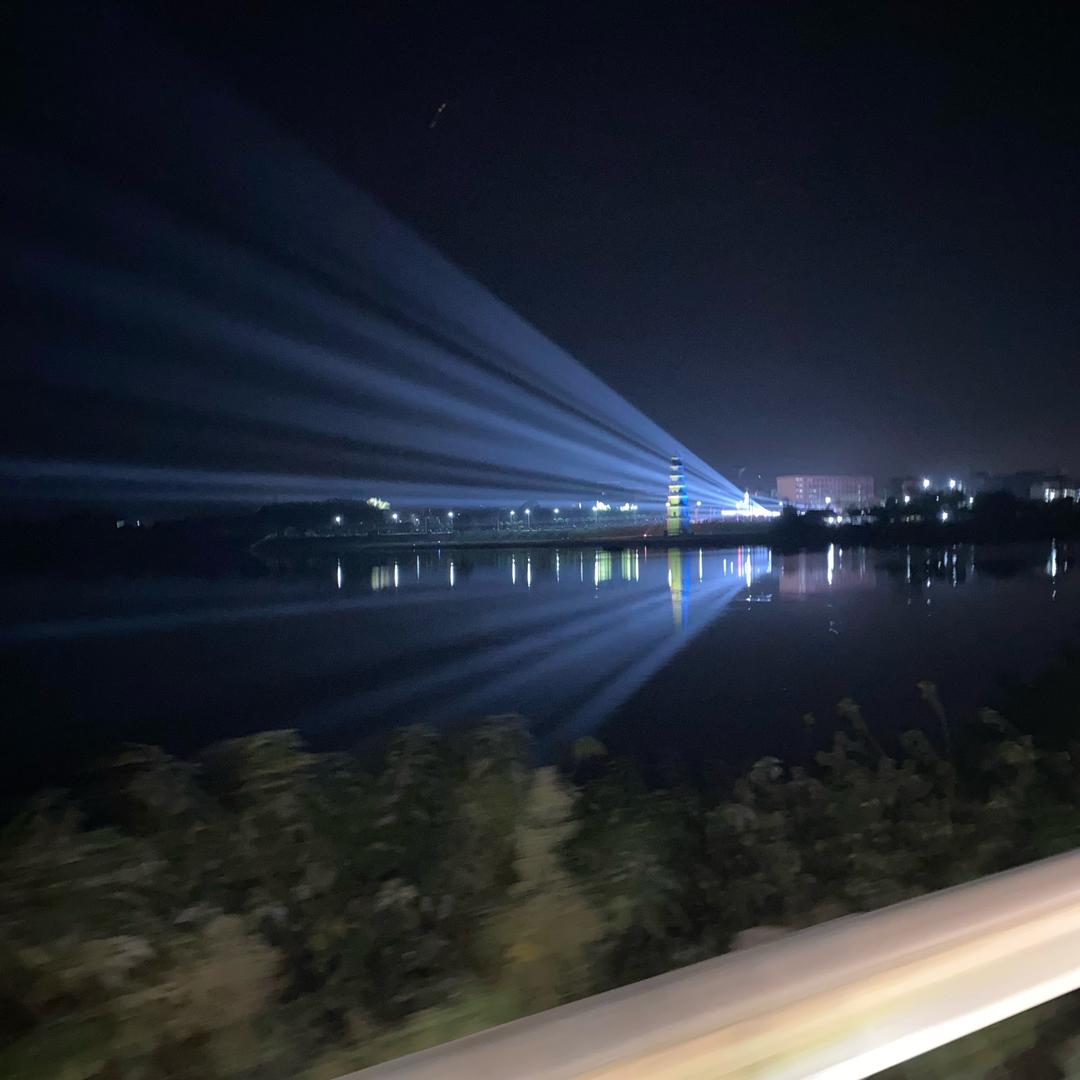 爱吃饼干🍪的小熊🐻.