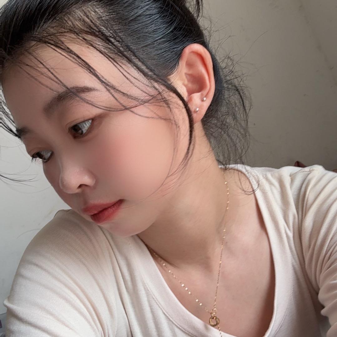 莹莹吖