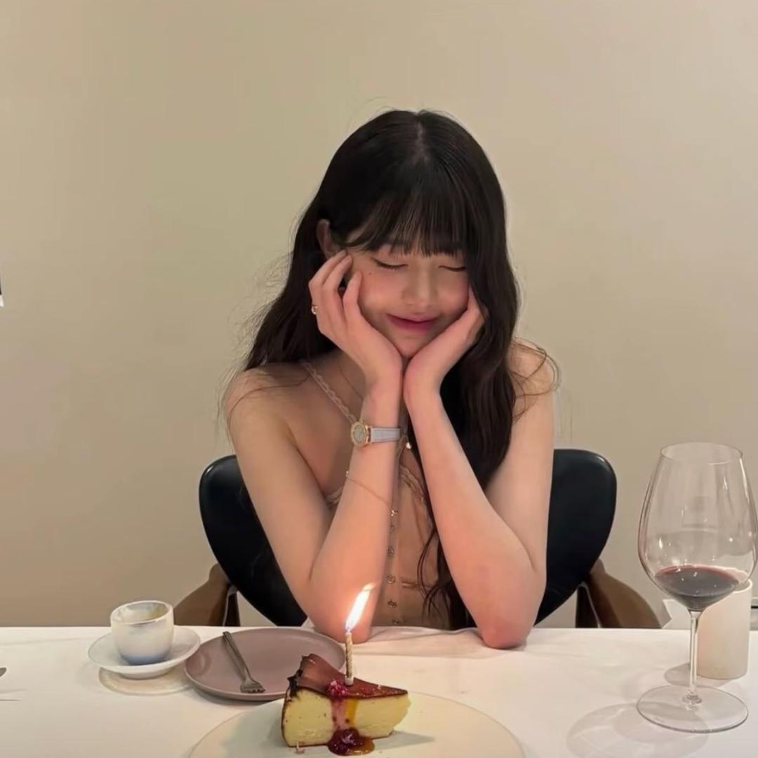 她就是狗皮膏药