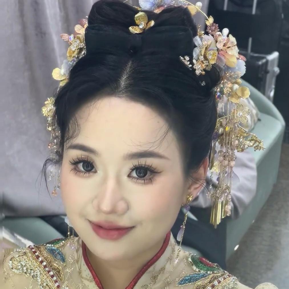A—化妆师（艳子）