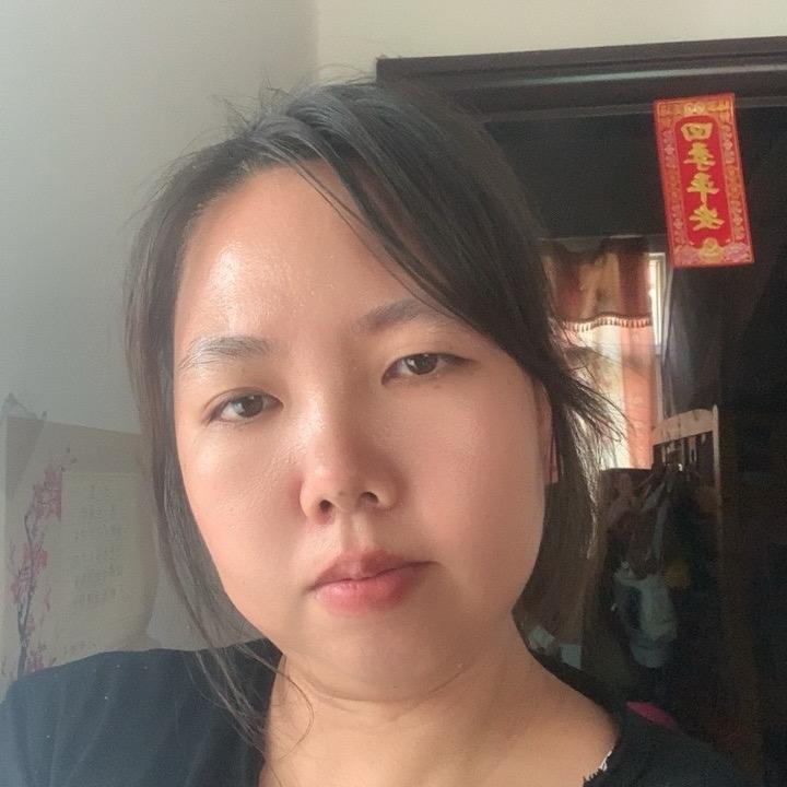 爱吃零食的香香吖