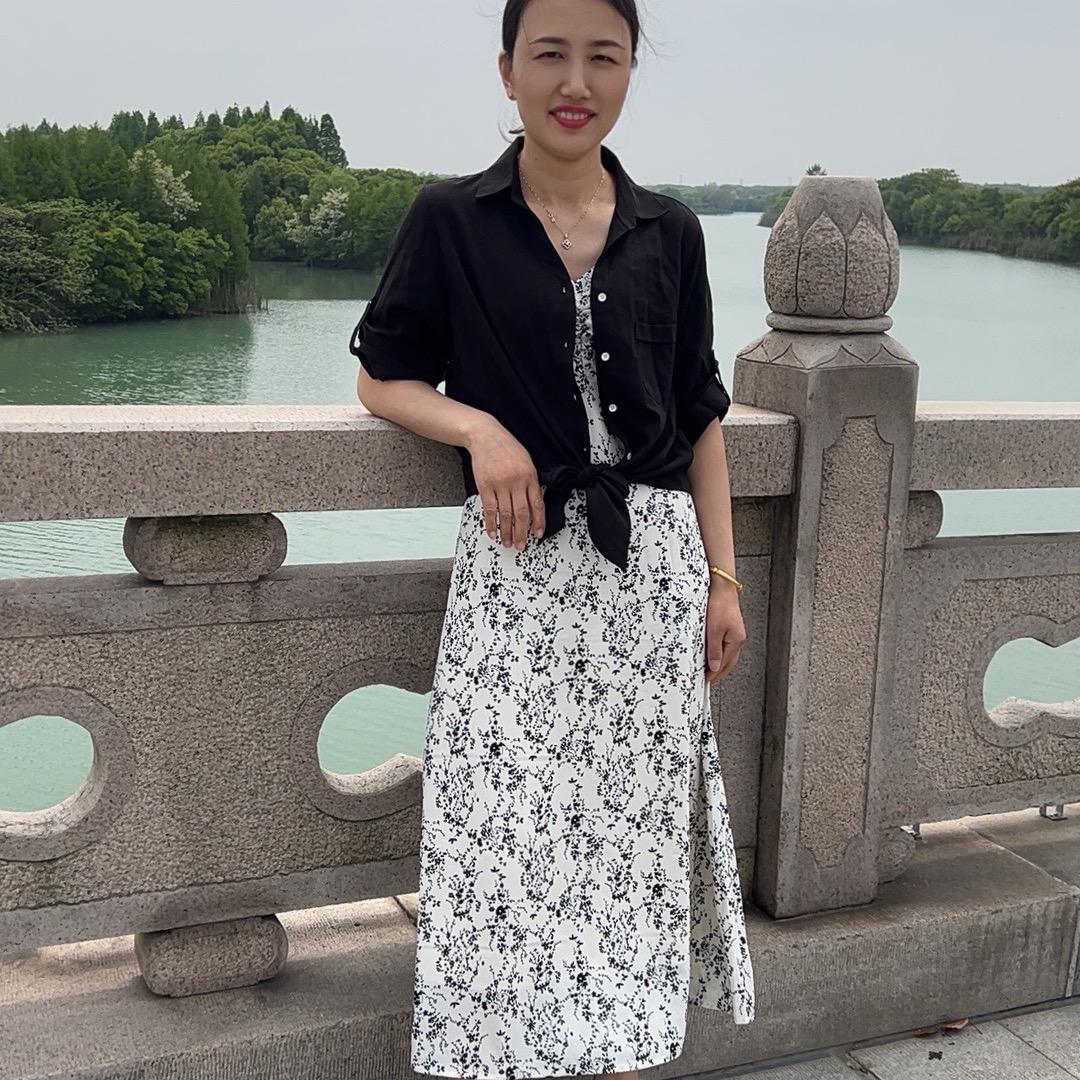 平安依依女装白衬衫店