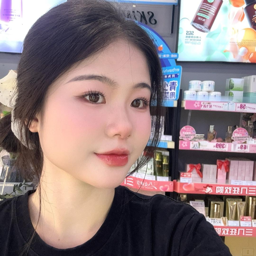 艾丽妆缘明秀西店 洲洲