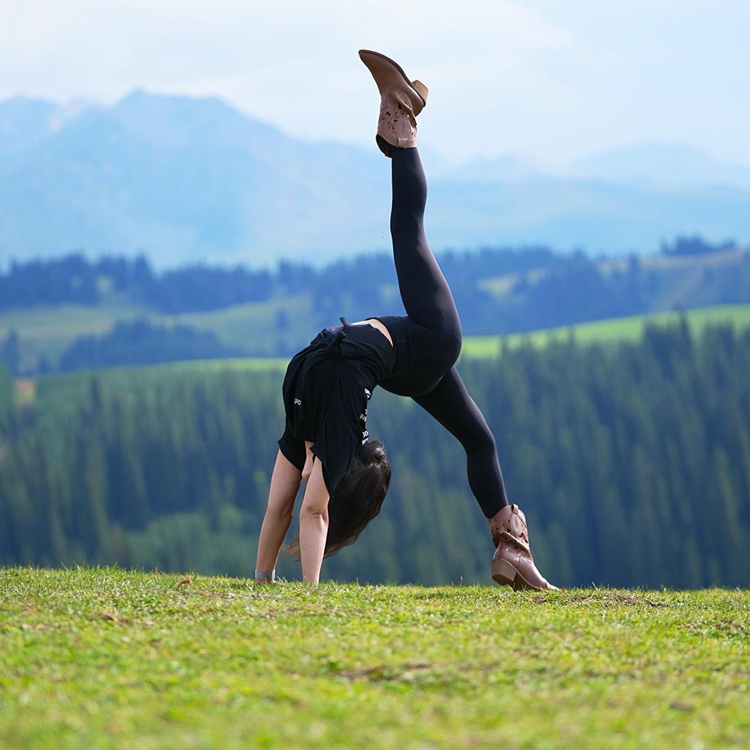 小云雀yoga.向红～在路上