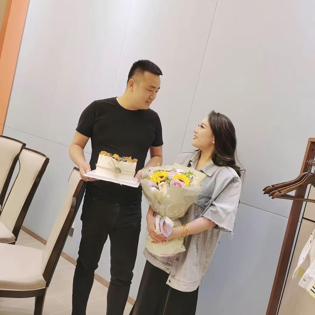 金曼莉莎服饰