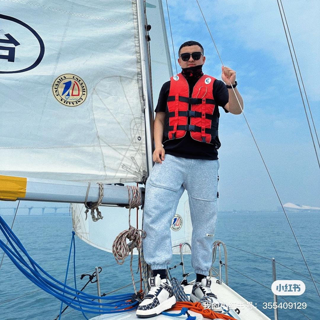 骑老奶奶脖子上过马路的西伯利亚凶悍大吗喽