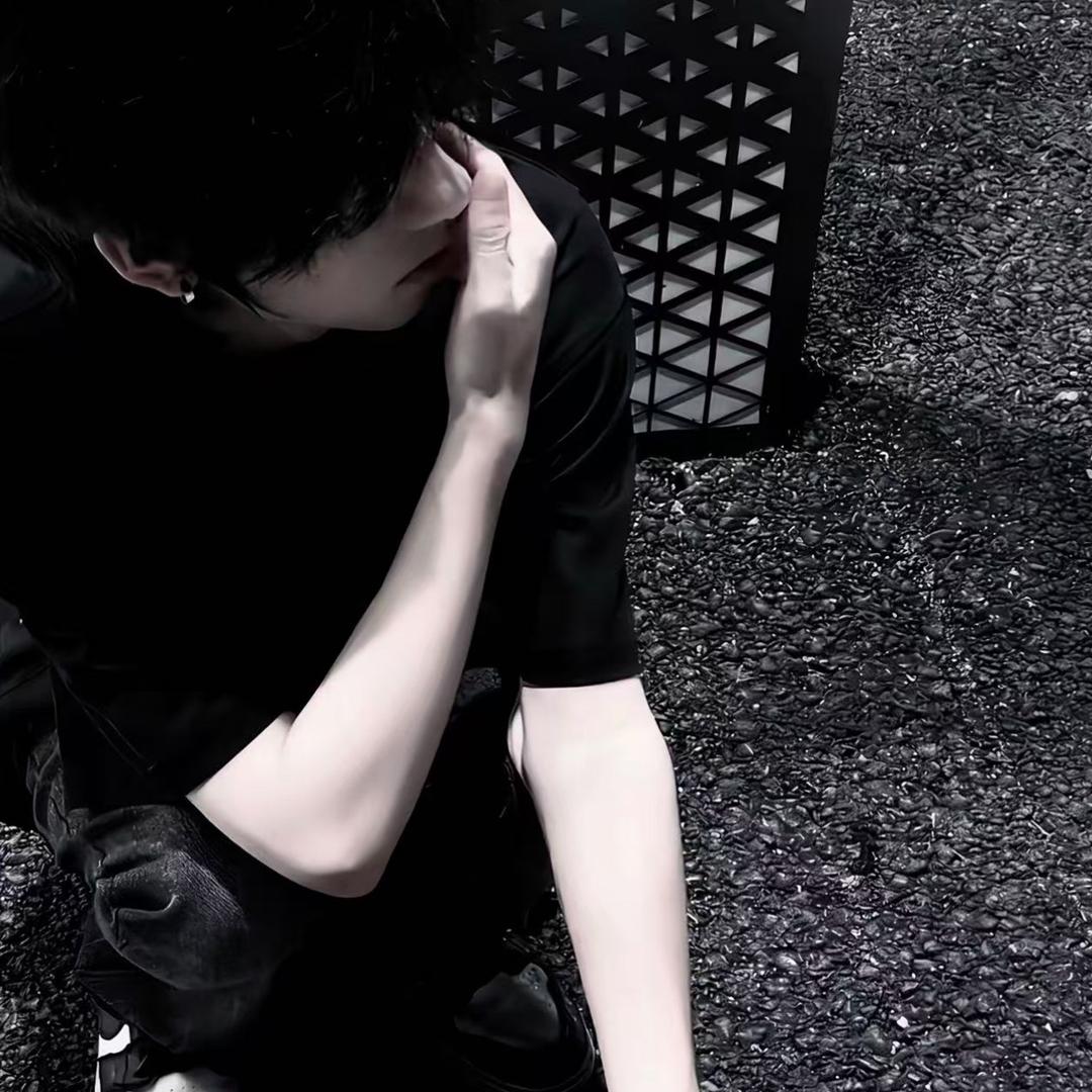 天空灰的像哭过