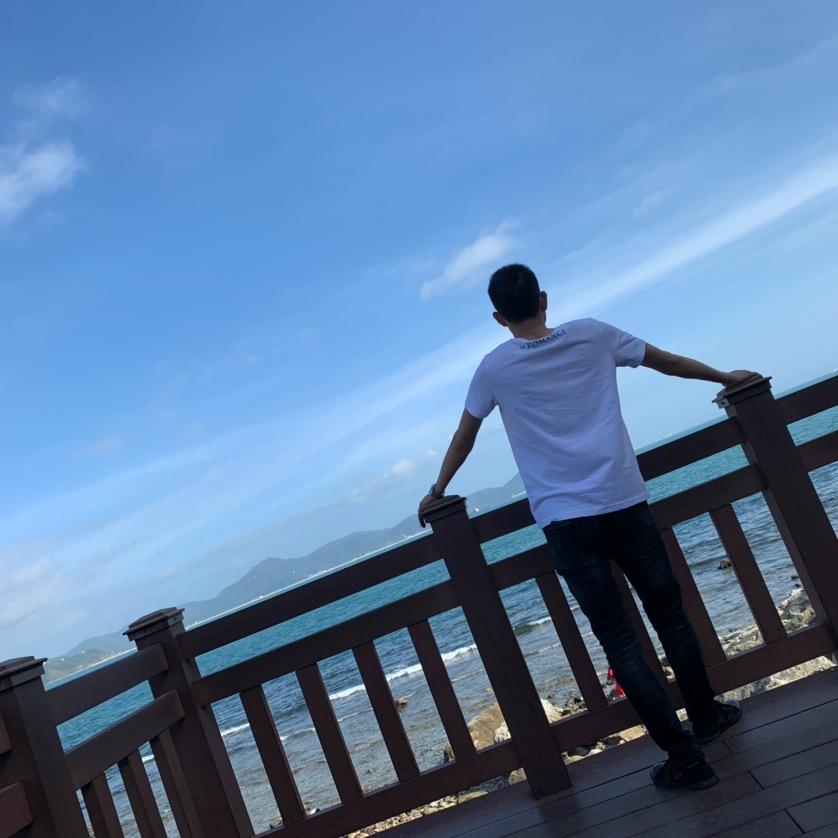 牵羊逛街的狼