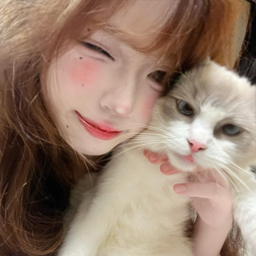 小妮^
