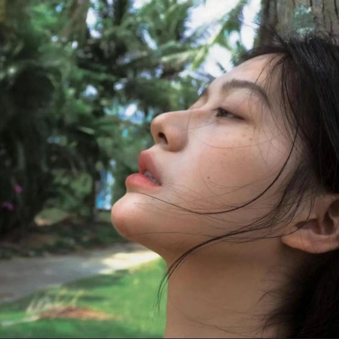 •哼一曲女士、