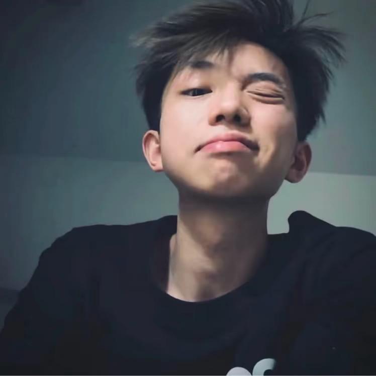 有¹¹¹点点想你.